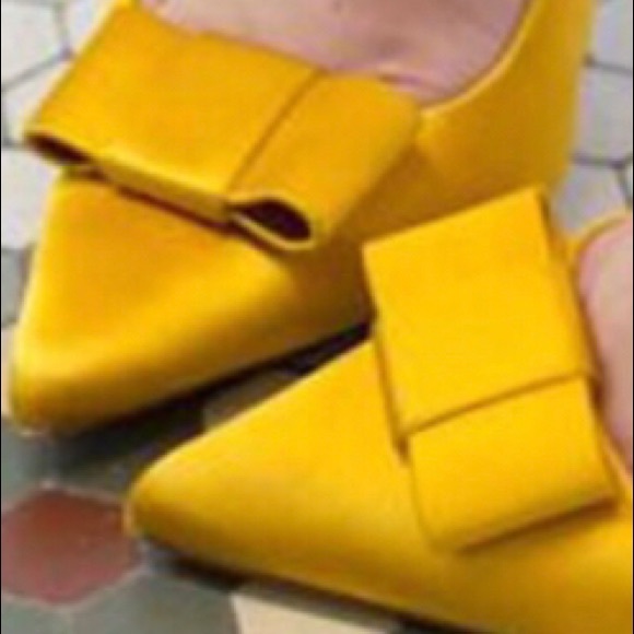 theyellowshoe